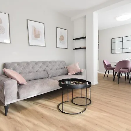 Komfortable In Valica Mit Grossem Garten