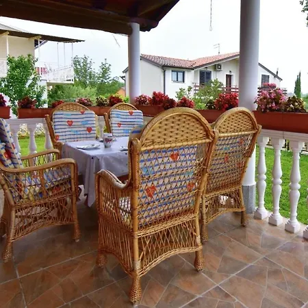 Apartamento Komfortable In Valica Mit Grossem Garten Umag