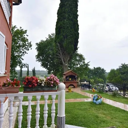 Komfortable In Valica Mit Grossem Garten Apartamento Umag